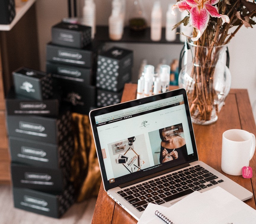 Professional online lash training program with certification, training modules, downloadable resources and lifetime access.